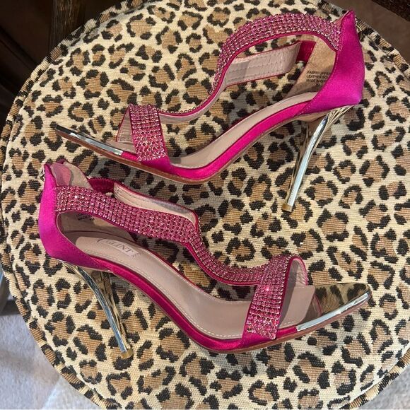 NEW GLINT Heels - Picture 4 of 10